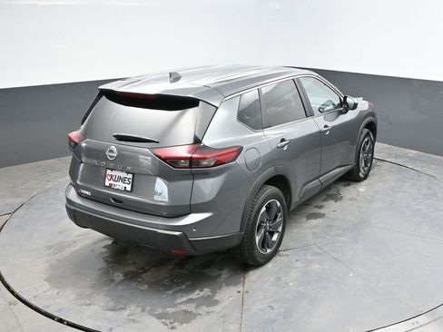 Used 2024 Nissan Rogue SV FWD image 28