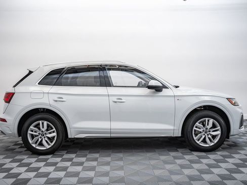 Used 2022 Audi Q5 2.0T Premium w/ Convenience Package image 4