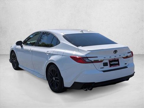 Used 2025 Toyota Camry SE image 8