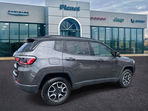 Used 2024 Jeep Compass Trailhawk image 2