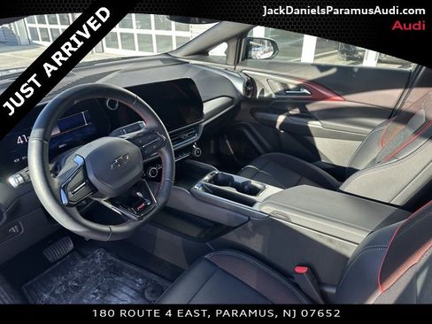 Used 2025 Chevrolet Equinox EV RS image 11