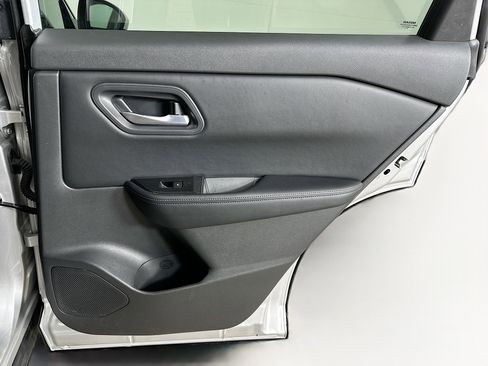 Used 2025 Nissan Rogue SV image 29