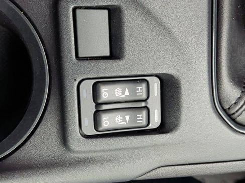 Used 2022 Subaru Crosstrek 2.0i Premium image 18