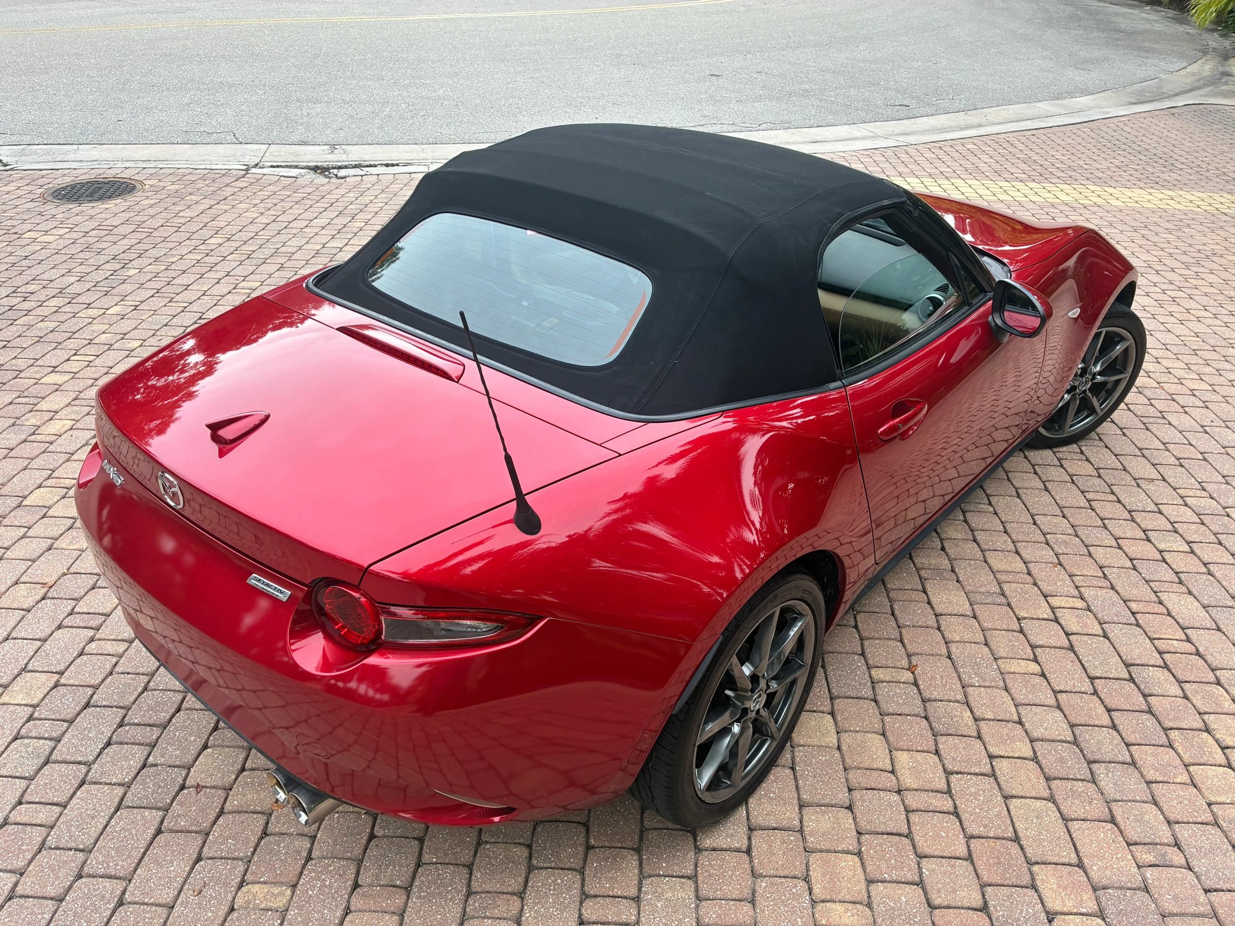 Used 2016 MAZDA MX-5 Miata Grand Touring RWD image 11