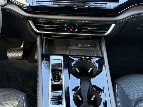 Used 2024 Volkswagen Atlas Cross Sport SEL image 23