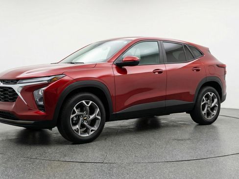 Used 2025 Chevrolet Trax LT FWD image 3