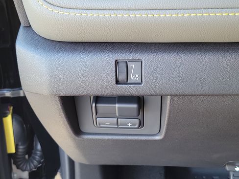 Certified 2024 Chevrolet Colorado ZR2 w/ ZR2 Bison Edition AWD/4WD image 19