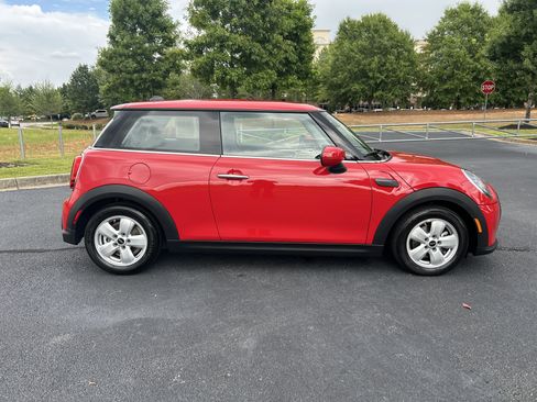 Used 2024 MINI Cooper 2-Door Hardtop FWD image 10
