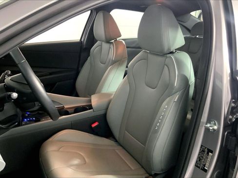 Used 2025 Hyundai Elantra Limited FWD image 22