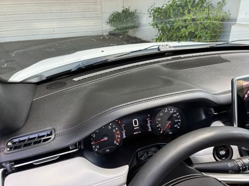 Used 2025 Jeep Compass Limited image 35