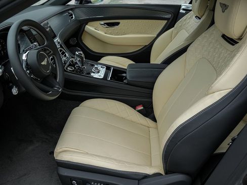 Certified 2024 Bentley Continental GT V8 image 19