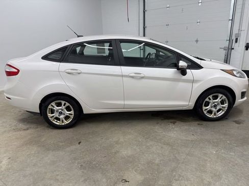 Used 2016 Ford Fiesta SE image 4