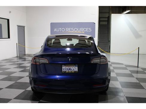Used 2017 Tesla Model 3 Standard Range image 5