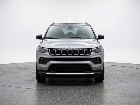 Used 2025 Jeep Compass Limited AWD/4WD image 2