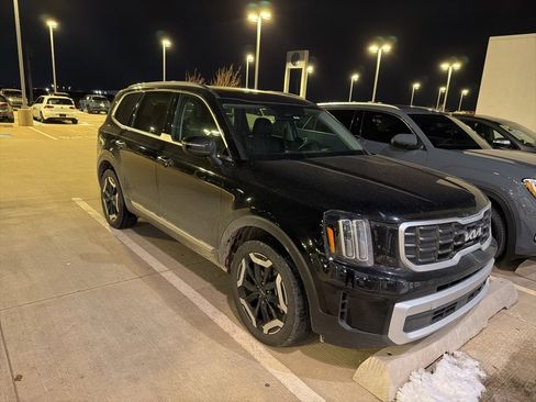 Used 2024 Kia Telluride S w/ S Sunroof Package image 3