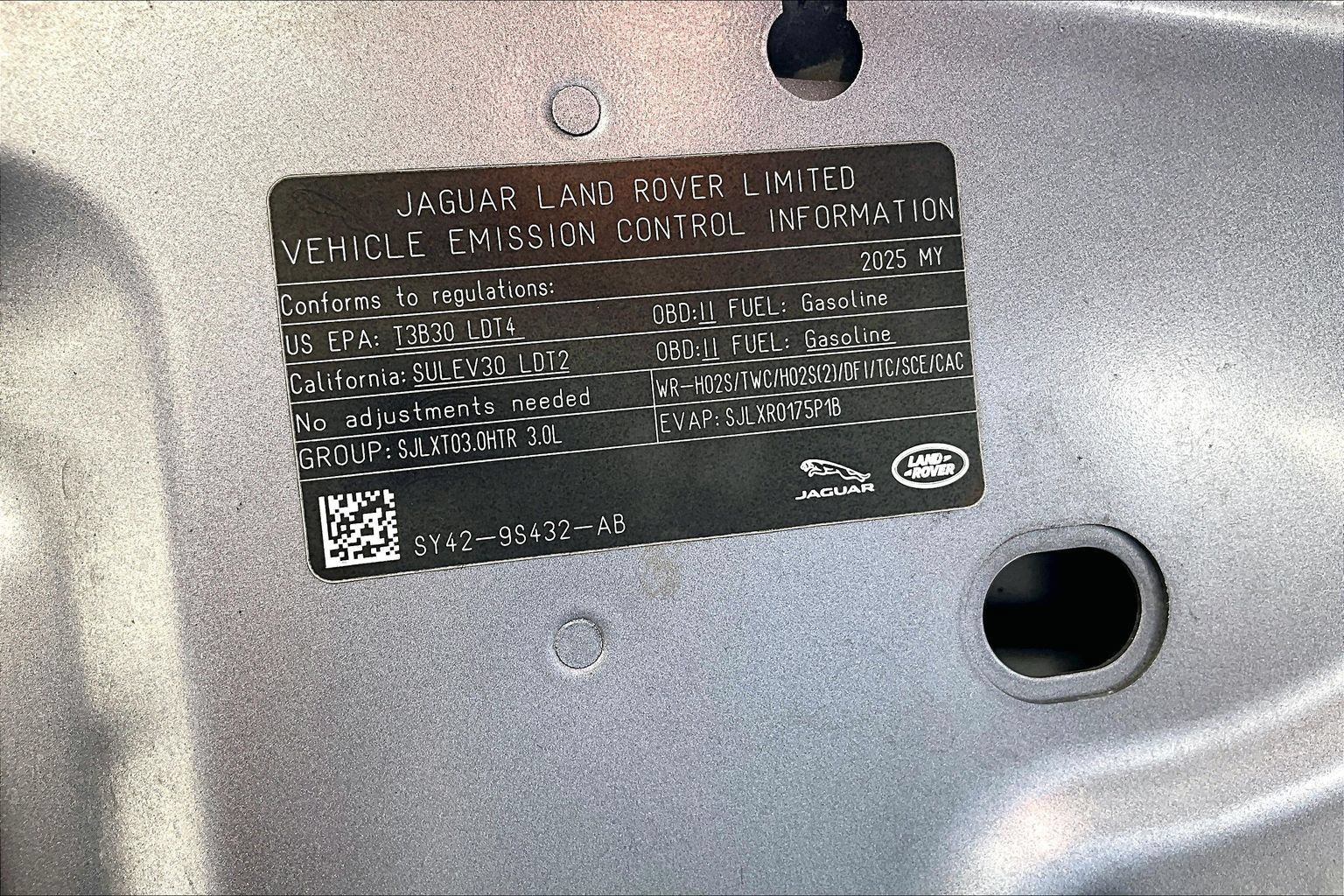Used 2025 Land Rover Discovery Dynamic SE AWD/4WD image 30