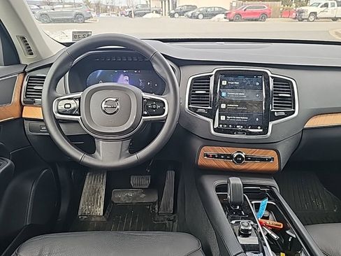 Used 2025 Volvo XC90 B6 Plus image 2