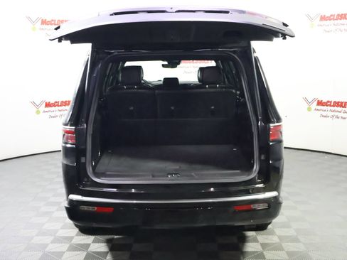 Used 2024 Jeep Wagoneer L Series II w/ Flexible Seating Group AWD/4WD image 10