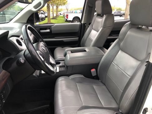 Used 2018 Toyota Tundra Limited w/ Limited Premium Package AWD/4WD image 25