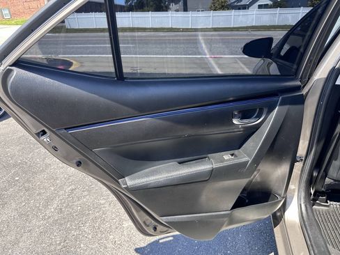 Used 2019 Toyota Corolla SE FWD image 16