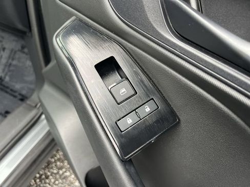 Used 2024 Nissan Rogue S image 43