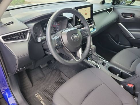 Used 2025 Toyota Corolla Cross LE w/ Moonroof Package FWD image 15
