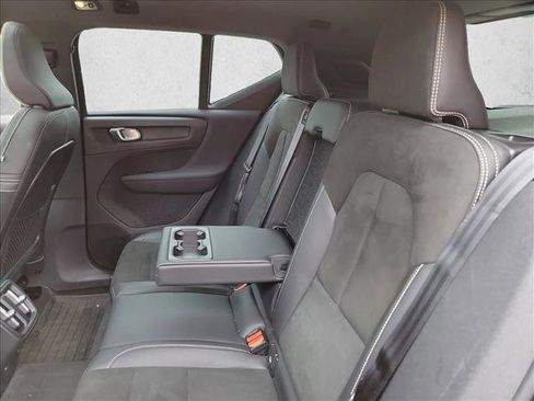 Used 2022 Volvo XC40 T5 R-Design AWD/4WD image 14