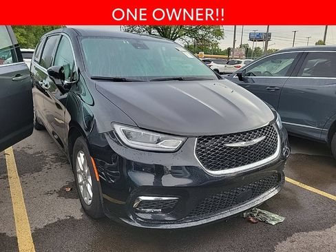 Used 2024 Chrysler Pacifica Touring-L FWD image 3