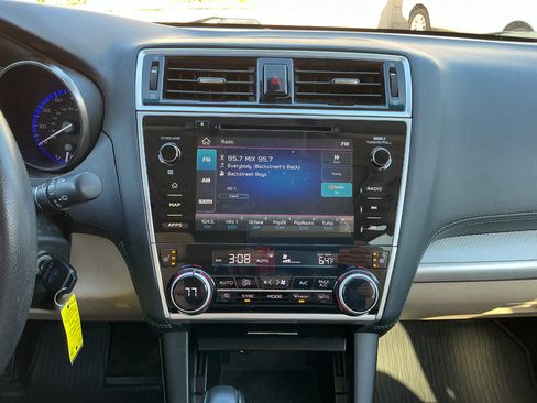 Used 2019 Subaru Outback 2.5i Premium image 19