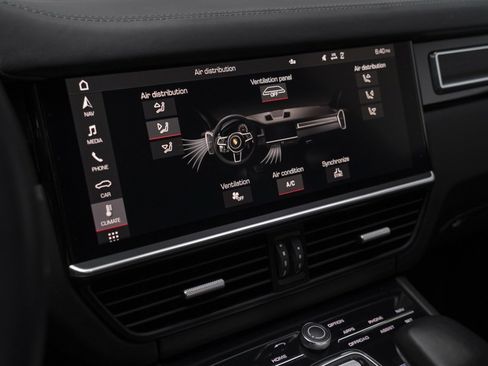 Used 2021 Porsche Cayenne GTS image 28