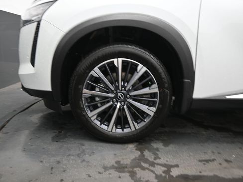 New 2026 Nissan Pathfinder Platinum AWD/4WD image 9