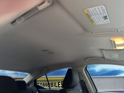 Used 2021 Nissan Versa SV image 26