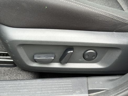 Used 2024 Nissan Rogue SV AWD/4WD image 12