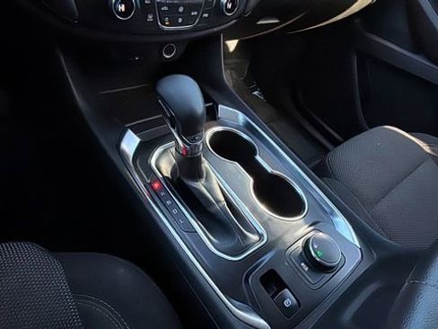 Used 2021 Chevrolet Traverse LS image 14