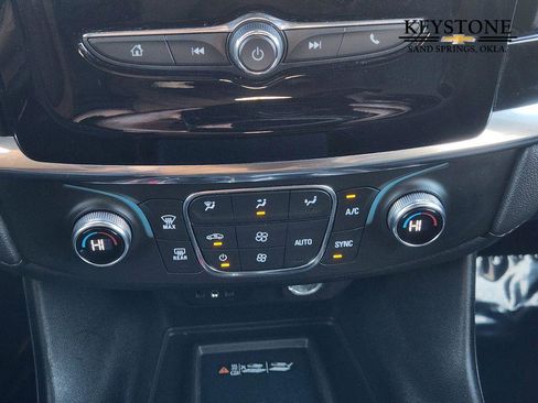 Used 2023 Chevrolet Traverse LT image 20