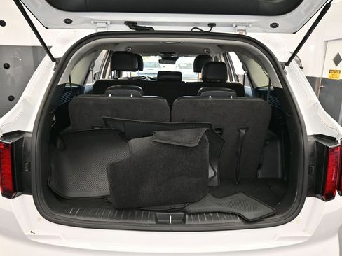 Used 2023 Kia Sorento S image 40