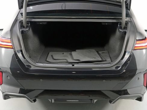 Used 2024 BMW i5 eDrive40i w/ M Sport Package image 10