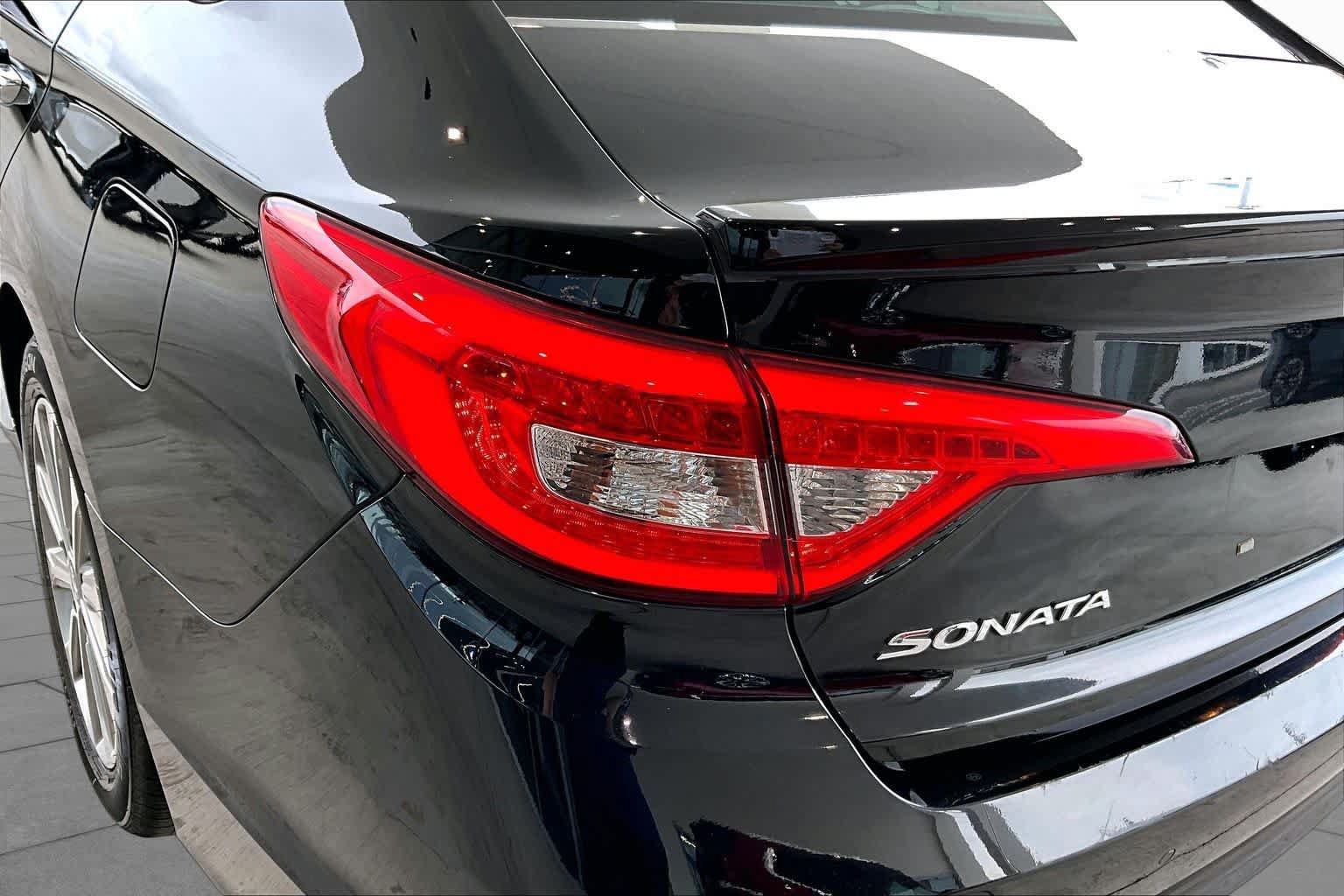 Used 2017 Hyundai Sonata Limited w/ Ultimate Package 04 FWD image 27
