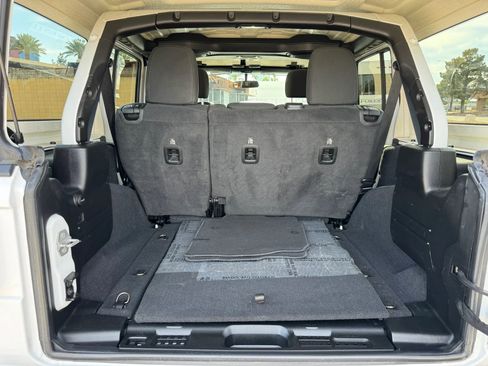 Used 2021 Jeep Wrangler Unlimited Sahara AWD/4WD image 31