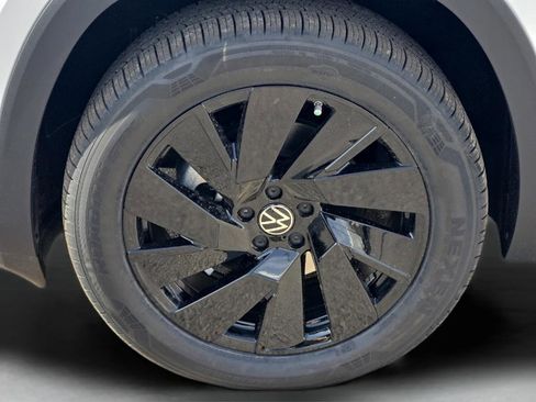 New 2026 Volkswagen Atlas SE image 8