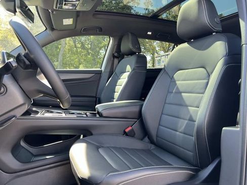 New 2026 Volkswagen Atlas Cross Sport SEL R-Line AWD/4WD image 11