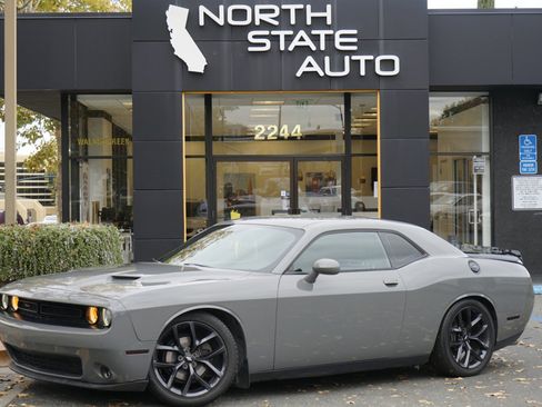 Used 2019 Dodge Challenger SXT w/ Blacktop Package image 1