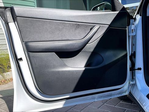 Used 2021 Tesla Model Y Performance image 22