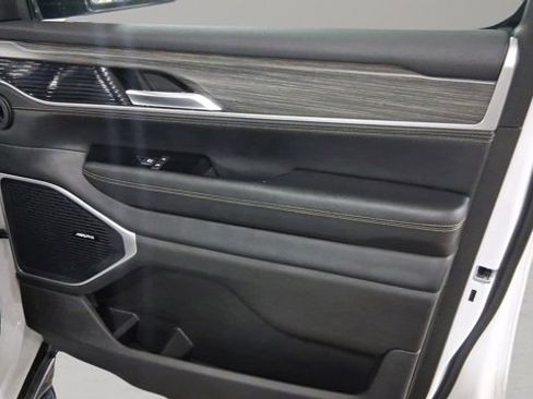 Used 2024 Jeep Wagoneer L Series II w/ Flexible Seating Group image 17