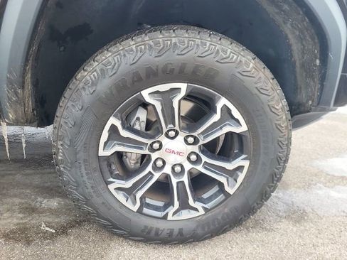Used 2023 GMC Canyon AT4 image 15