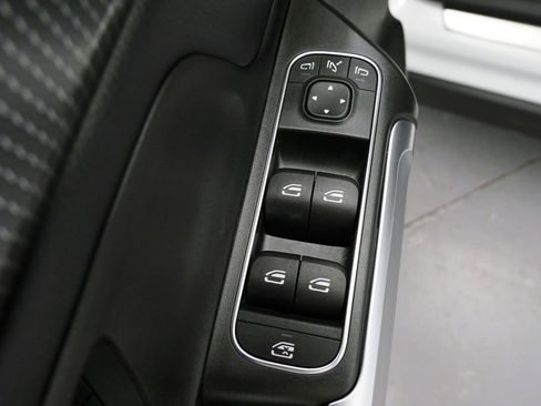 Used 2021 Mercedes-Benz GLB 250 4MATIC image 14