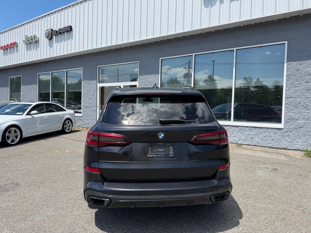 Used 2022 BMW X5 xDrive40i w/ M Sport Package AWD/4WD image 4