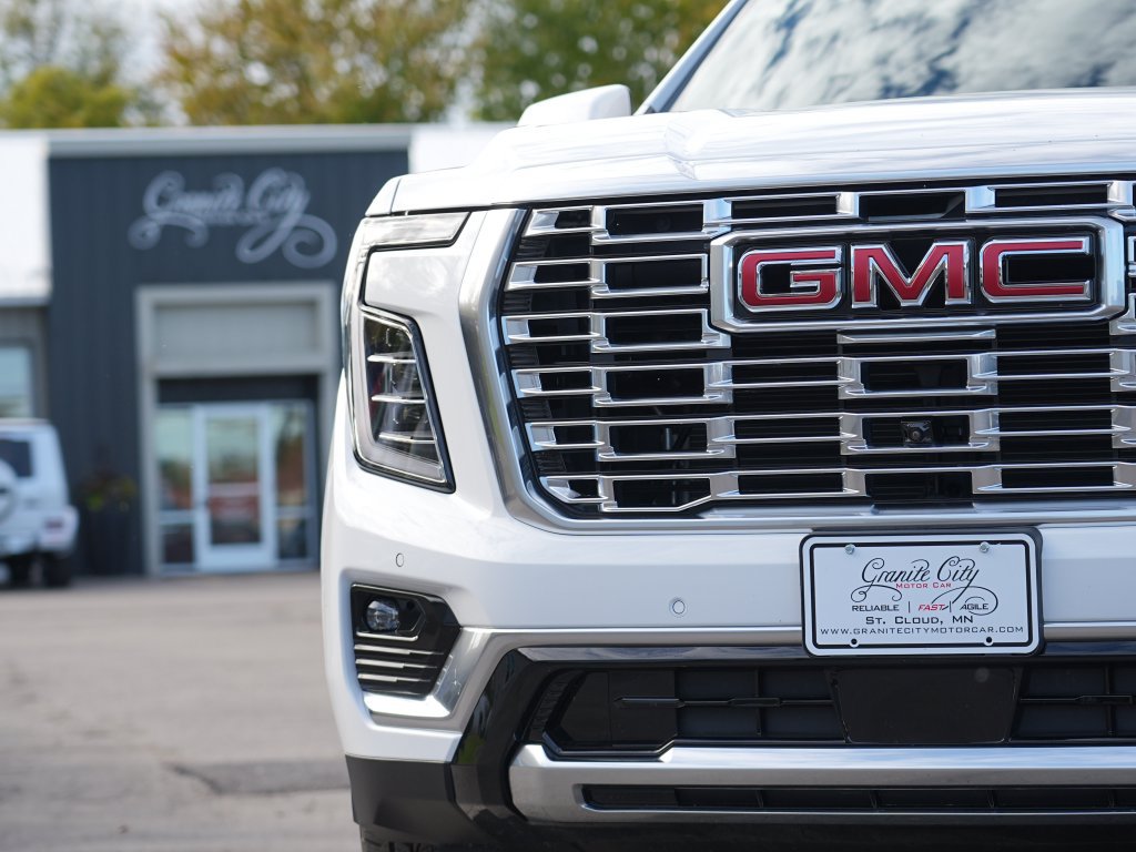 Used 2026 GMC Yukon XL Denali w/ Sun & Power Step Package AWD/4WD image 9