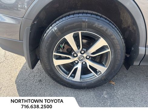 Used 2018 Toyota RAV4 XLE w/ Plus Extra Value Package AWD/4WD image 17