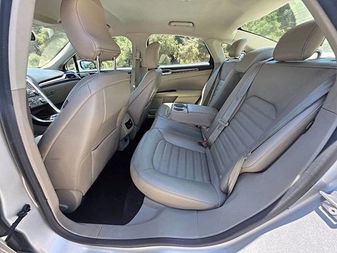 Used 2017 Ford Fusion SE image 22